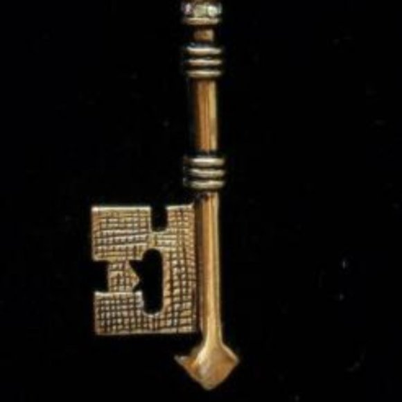 Betsey Johnson FLOWERS GOLD KEY NECKLACE - Picture 4 of 7